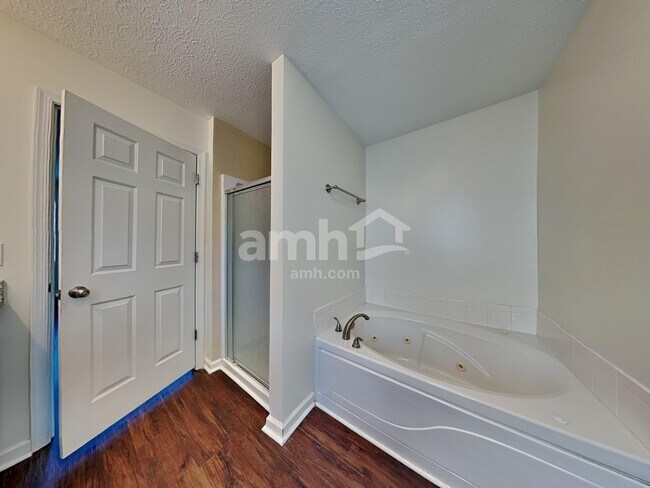 Building Photo - 1668 Comanche Run