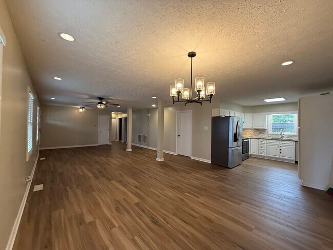 Building Photo - 300 Talbert Dr