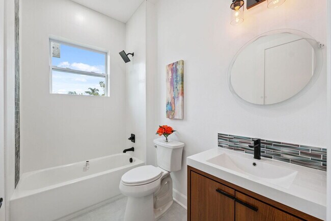 Building Photo - 8622 Inwood Dr