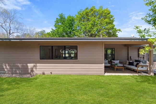 Building Photo - 2503 Rockingham Dr