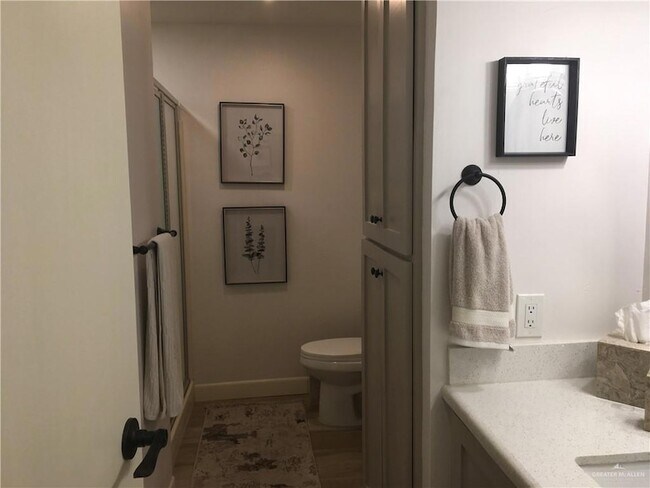 Building Photo - 700 Fern Ave W