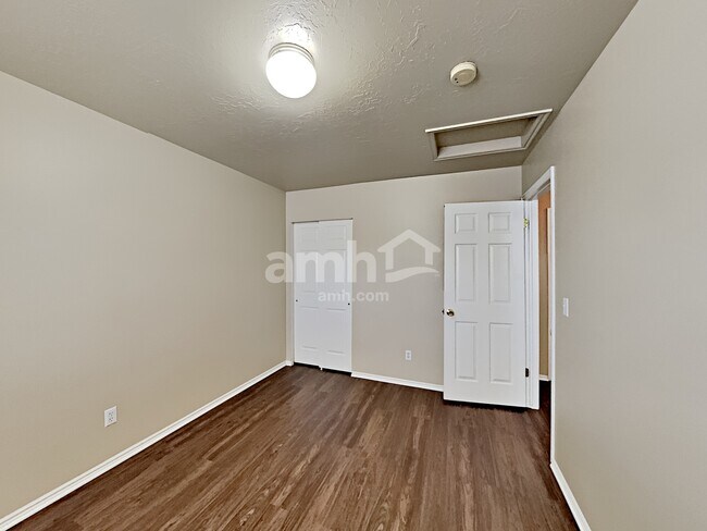 Building Photo - 342 N 75 W