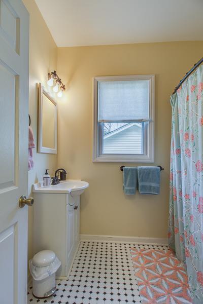 Building Photo - Cute home in Easy Nash w/fenced in yard