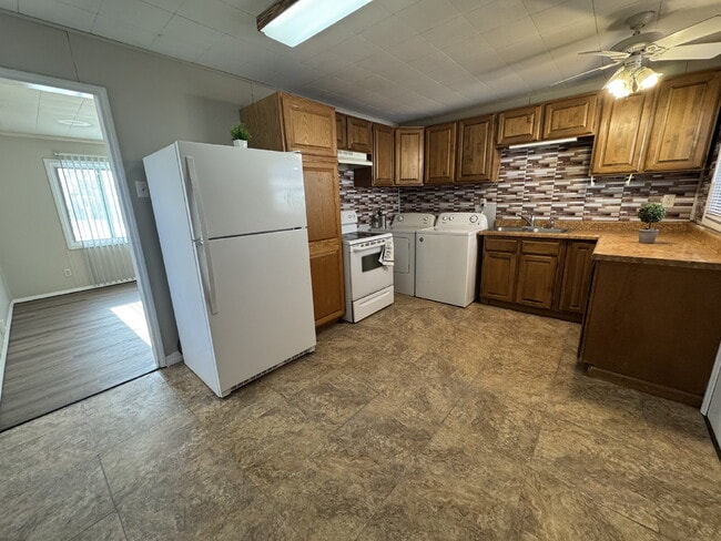 Building Photo - A MUST-SEE HOME IN SPRINGFIELD 2 BEDROOM 1 BATH GEM!