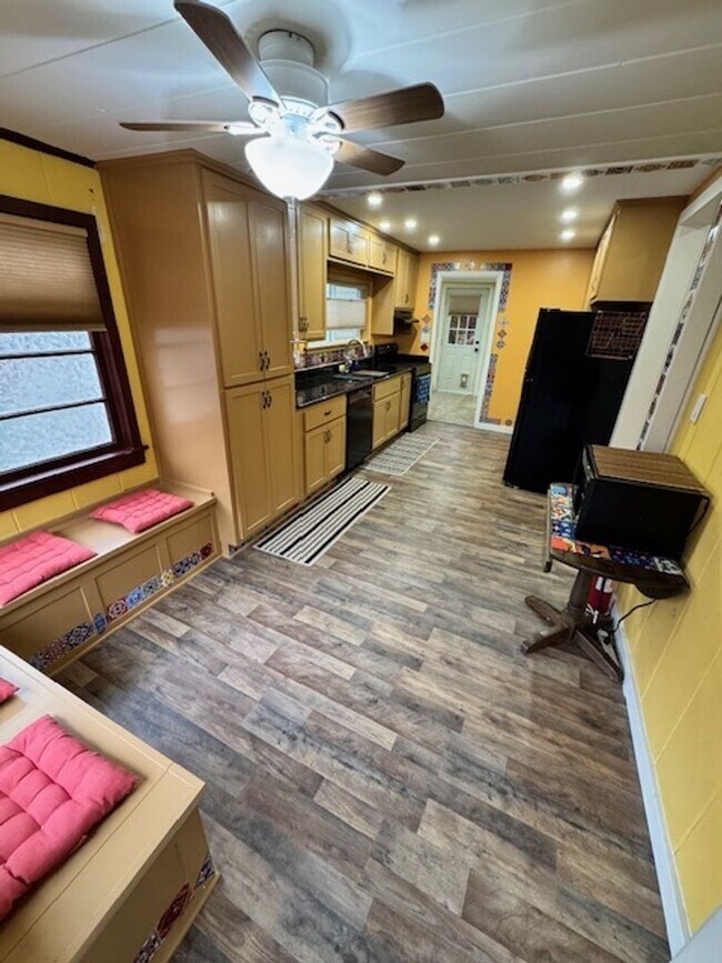 Building Photo - SHAS2352