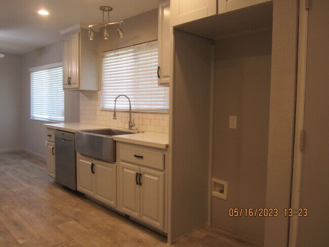 Building Photo - 4 br, 2 bath House - 1510 HIGHRIDGE