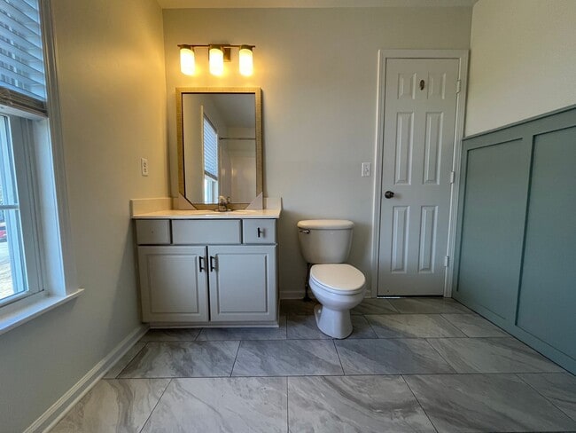 Building Photo - Beautifully renovated home!