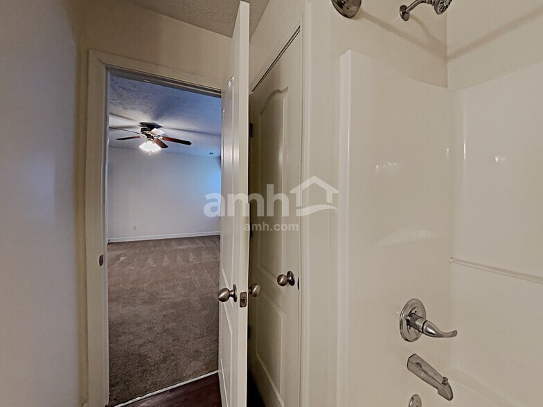 Building Photo - 1504 Beaconcrest Cir