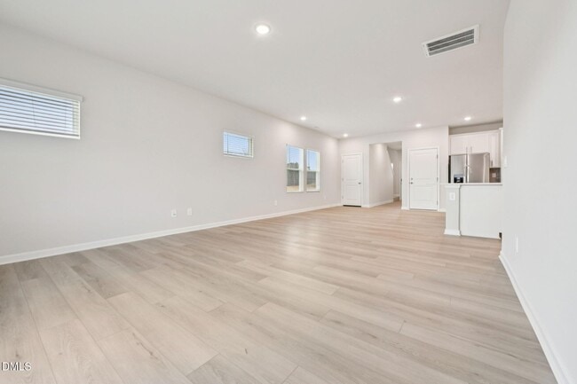 Building Photo - 5 and A Loft single family for sale