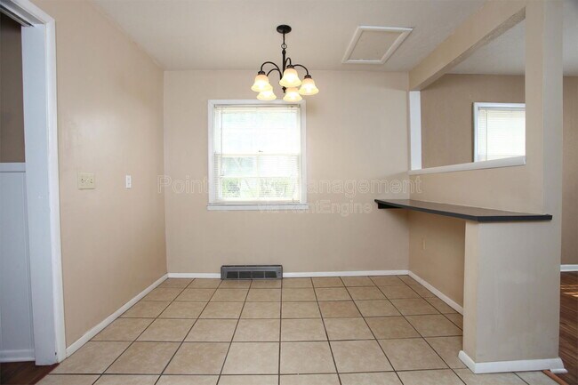 Building Photo - 1615 W Crawford St