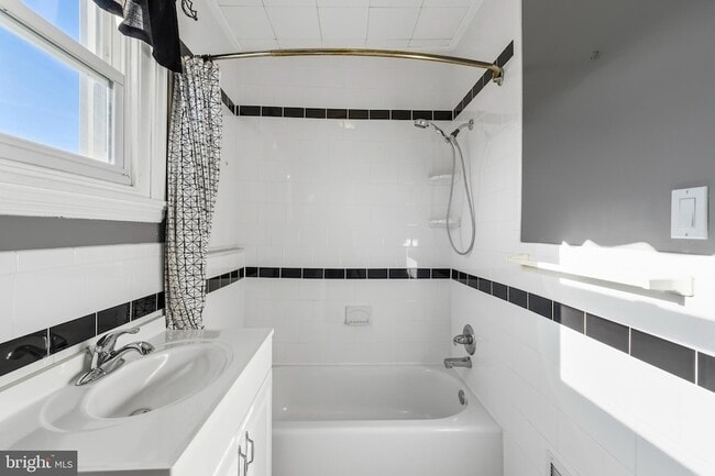 Building Photo - 3061 Livingston St