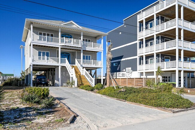 Building Photo - OFF-SEASON FURNISHED MONTHLY RENTAL STARTI...