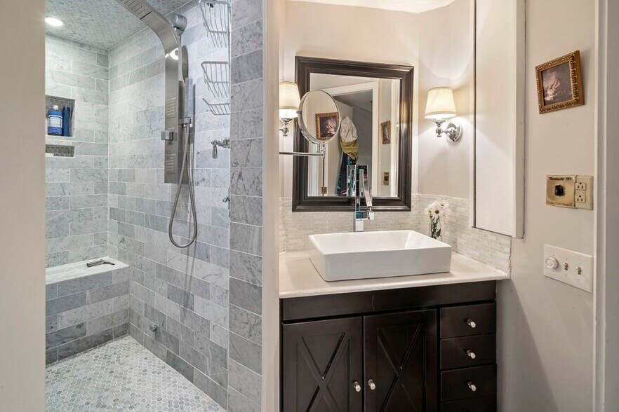 Building Photo - 244 Beacon St