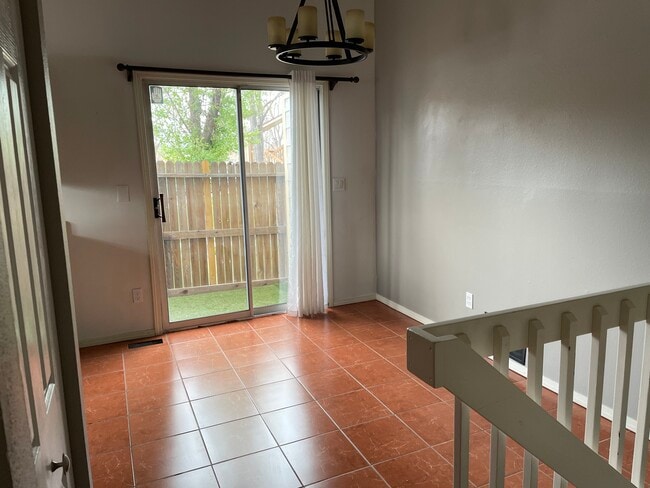 Building Photo - 473 Rolling Hills Dr