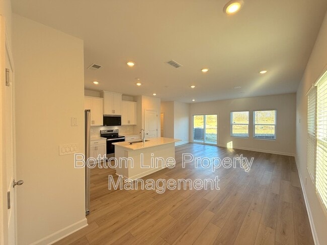 Building Photo - 8024 Hidden Spgs Trl