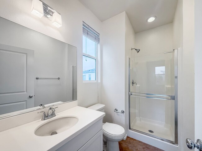 Building Photo - Great 2B/2.5BA Townhome in Escondido!