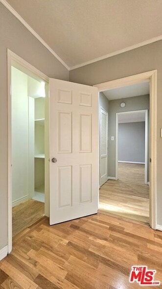 Building Photo - 1022 S Norton Ave