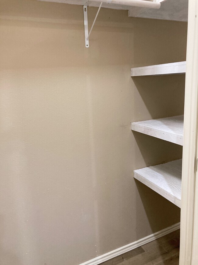 Building Photo - 2113 W Barcelona Ave