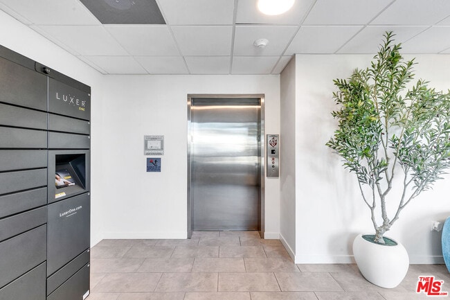 Building Photo - 3567 Chesapeake Ave