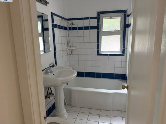 Building Photo - 987 Paulson Ct