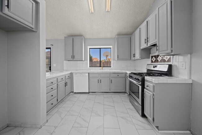 Building Photo - 5135 Pacifica Ave