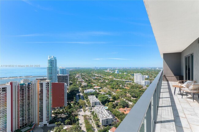 Building Photo - 1451 Brickell Ave