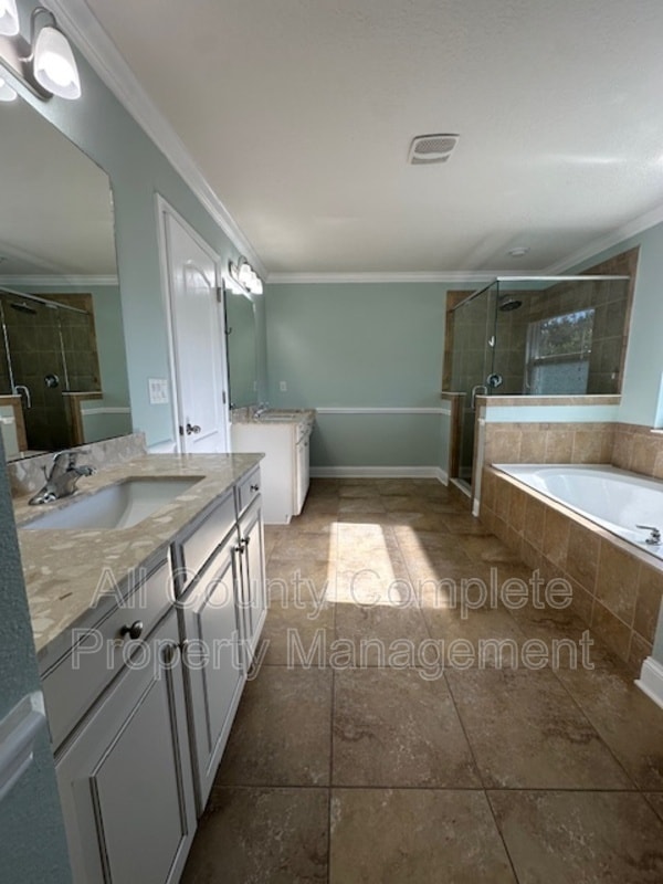 Building Photo - 738 W Kings College Dr