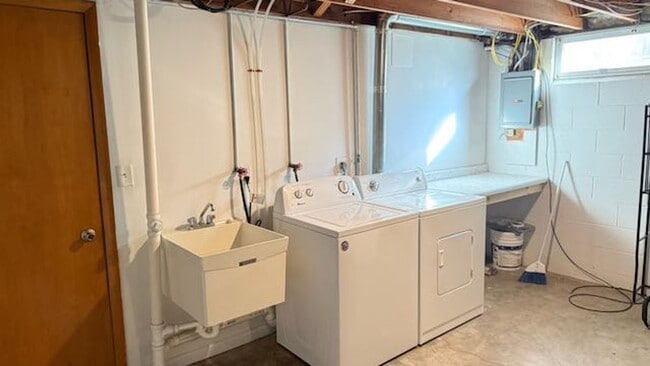 Building Photo - Updated two bedroom ranch duplex with part...