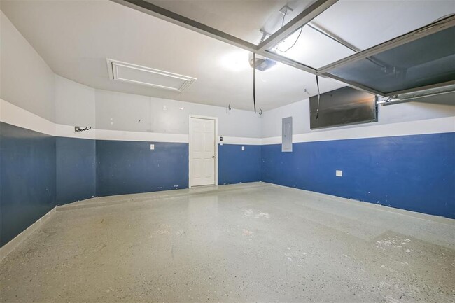 Building Photo - 13247 Gardnerville St