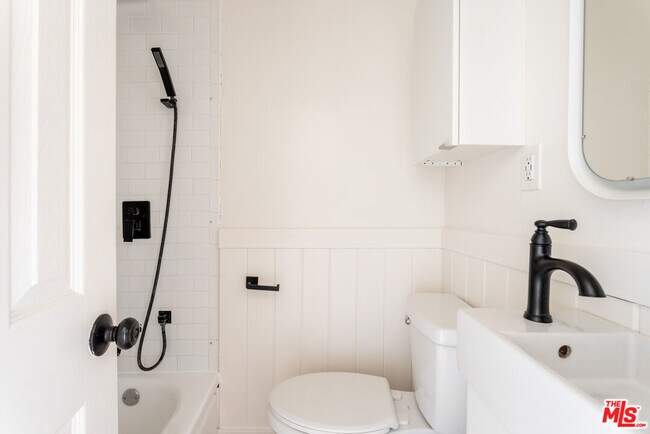 Building Photo - 1313 Ocean Front Walk