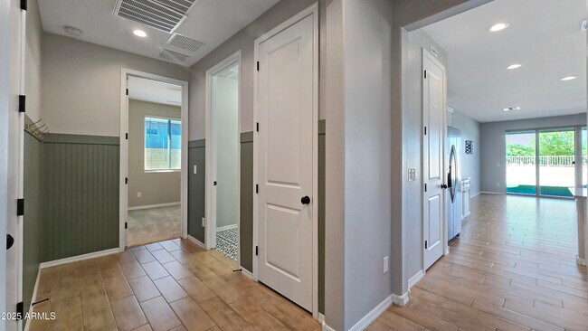 Building Photo - 18418 W Sunbelt Dr