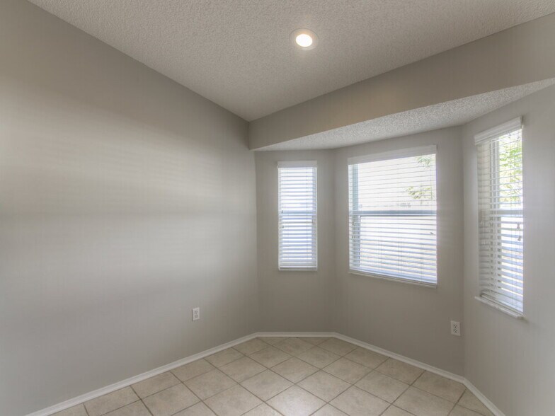 Building Photo - 5002 Quercus Loop