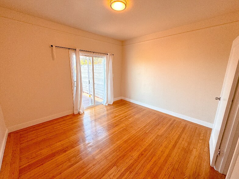 Building Photo - 472 Ramsell St