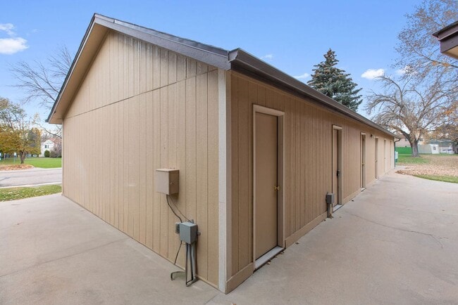 Building Photo - Spacious 2-Bedroom Condo with Garage and Basement