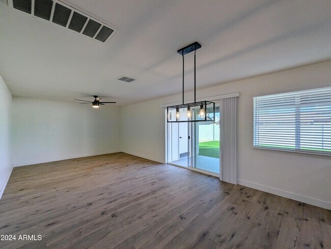 Building Photo - 121 N Flint Cir
