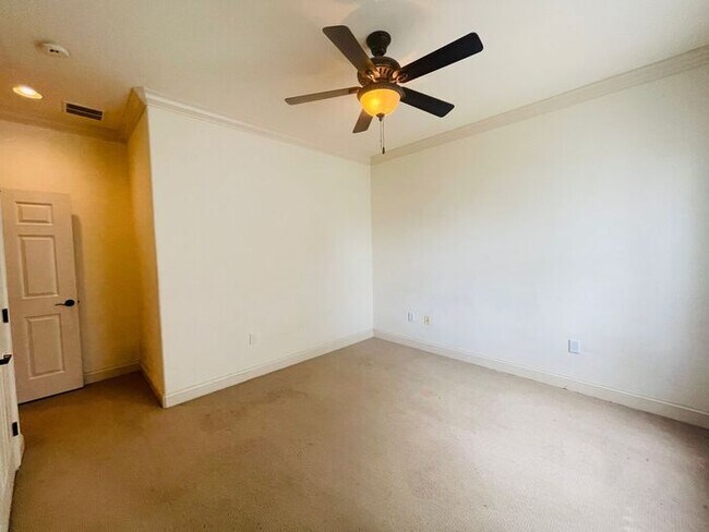 Building Photo - Spacious Two-Story Townhome-Bella Vista-2646 Bella Vista Dr Davenport FL 33897