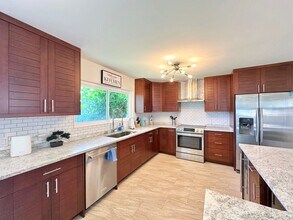 Building Photo - Fully Furnished 4 BD/3 BA Home in Mariner's Ridge!! Includes 1 Garage PRKG, W/D, Sep. Studio, & G...