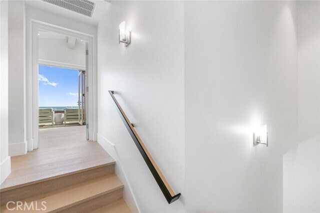 Building Photo - 3130 Breakers Dr