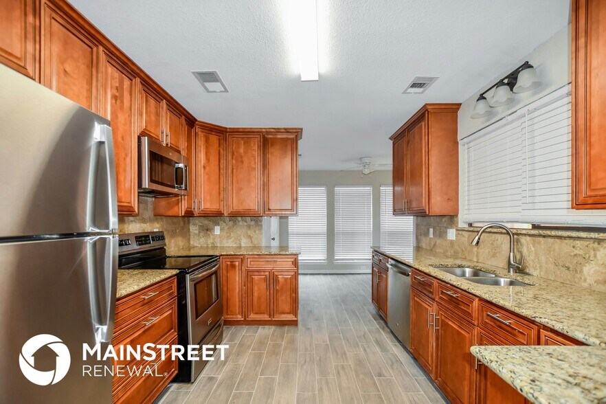 Building Photo - 5401 Edgewater Cir