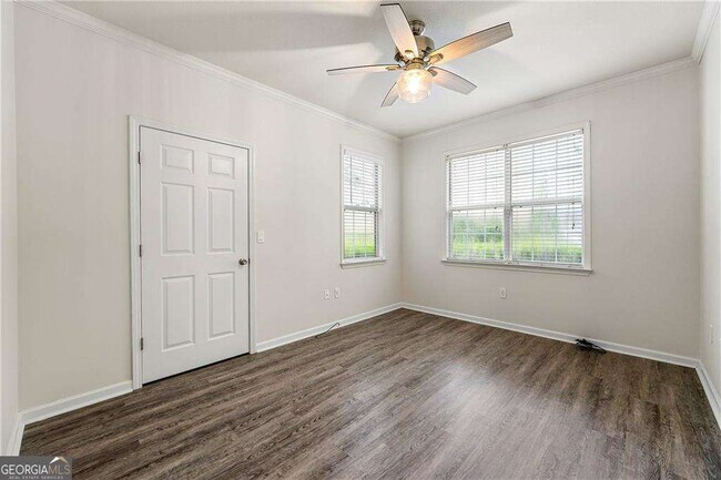 Building Photo - 2400 Cumberland Pkwy SE