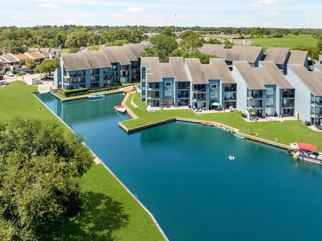 Primary Photo - 12500 Melville Dr