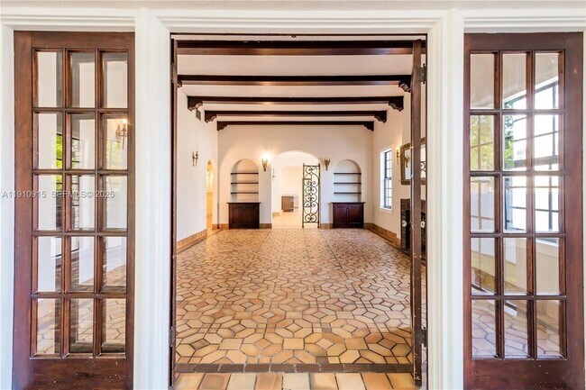 Building Photo - 3718 Sheridan Ave