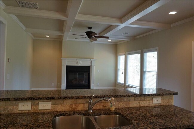 Building Photo - 2597 Stone Manor Dr NE
