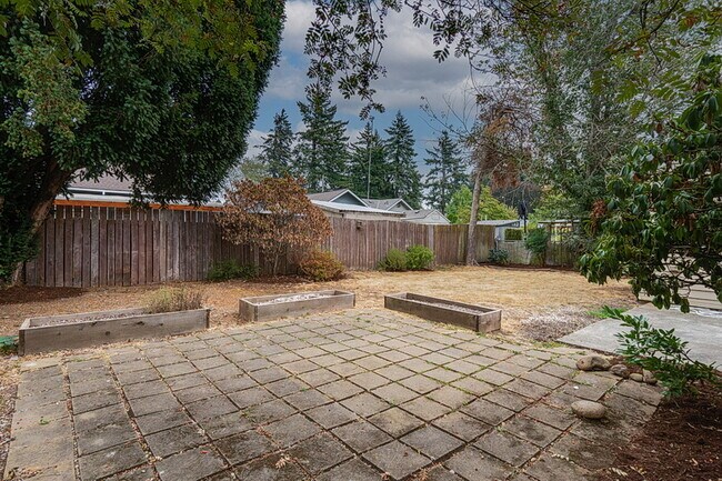 Building Photo - 7316 SE 68th Ave