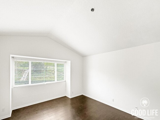Building Photo - Fully Renovated End-Unit 3BD/2.5BA in Lake Forest with Views, Private Yard & 2-Car Garage
