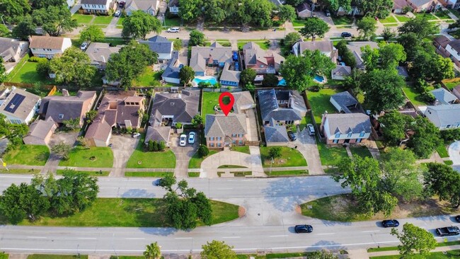 Building Photo - 11411 Briar Forest Dr