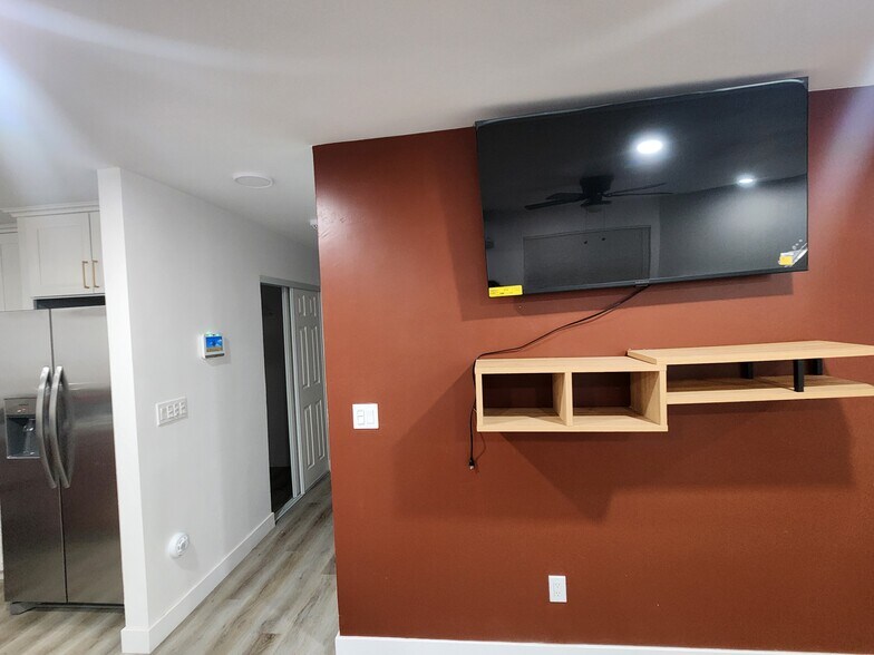 Building Photo - 1320 Vinca Way