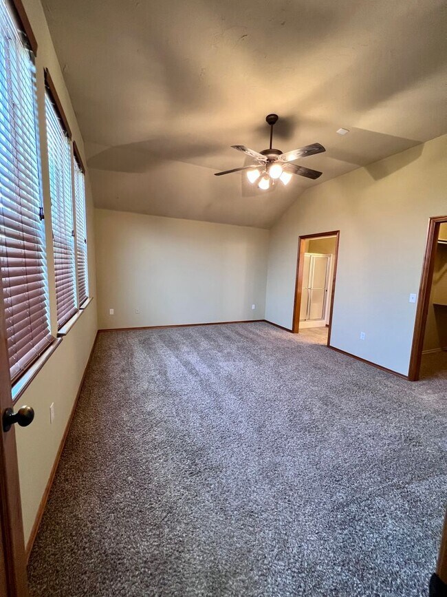 Building Photo - Beautiful home in Heatherwood addition in Moore!