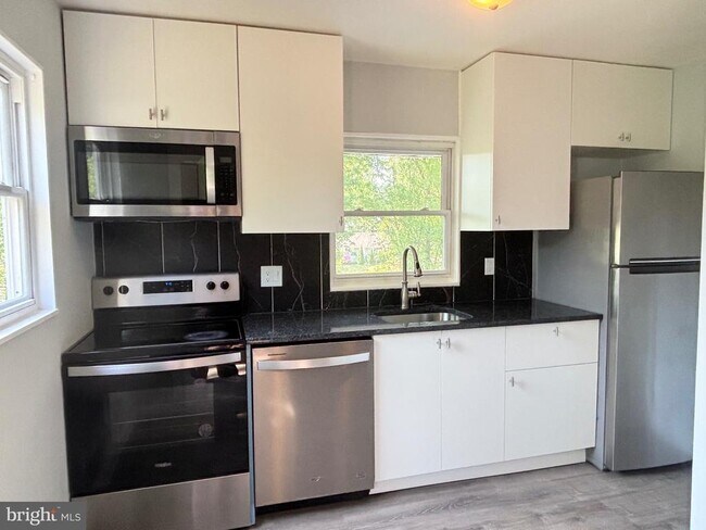 Building Photo - 9103 Wallace Rd