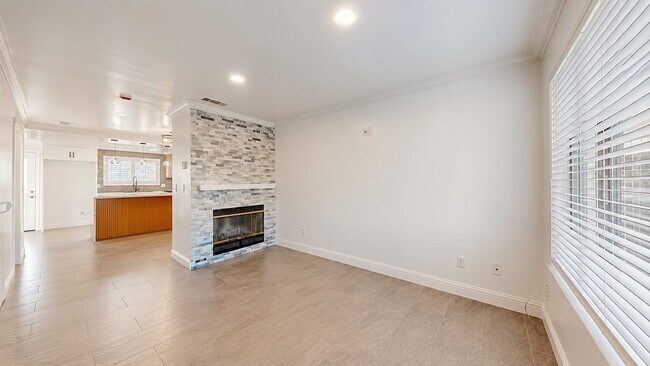 Building Photo - 1501 Racquet Club Dr